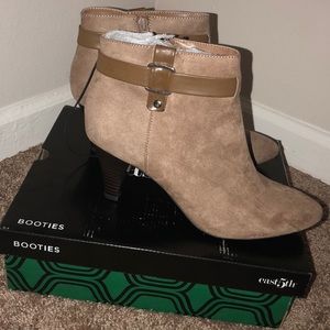 East 5th booties. Size 9.5